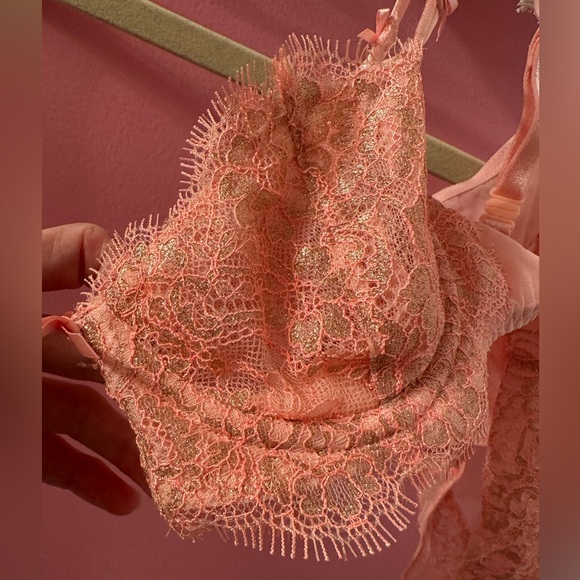 Victoria’s Secret Dream Angels pink & gold Bra and Cheeky panty set 32B small - Picture 3 of 4